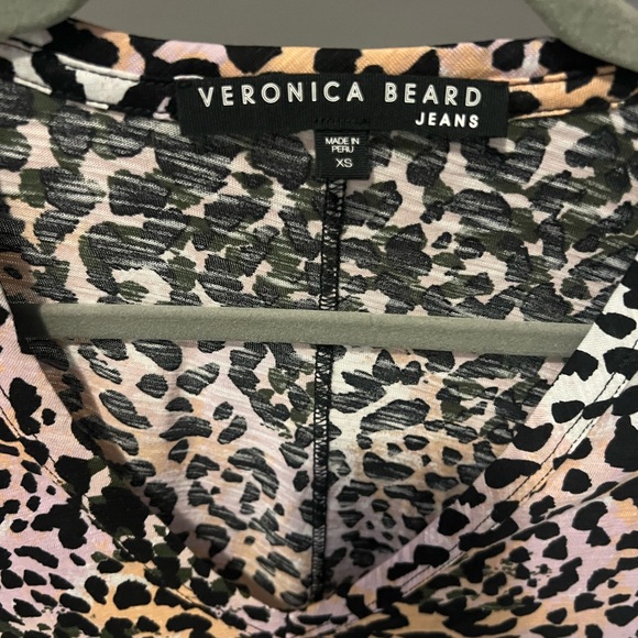 Veronica Beard Casey v-neck tee, lilac multi leopard print, XS - Picture 2 of 4